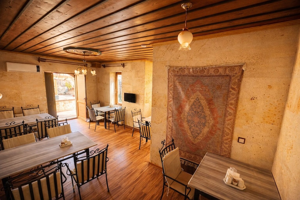 Milat Cave Hotel 50/50