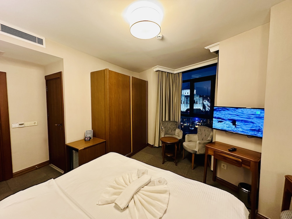 غرفة بسرير كوين بشرفة، Istanbul Midpoint Hotel 6/10