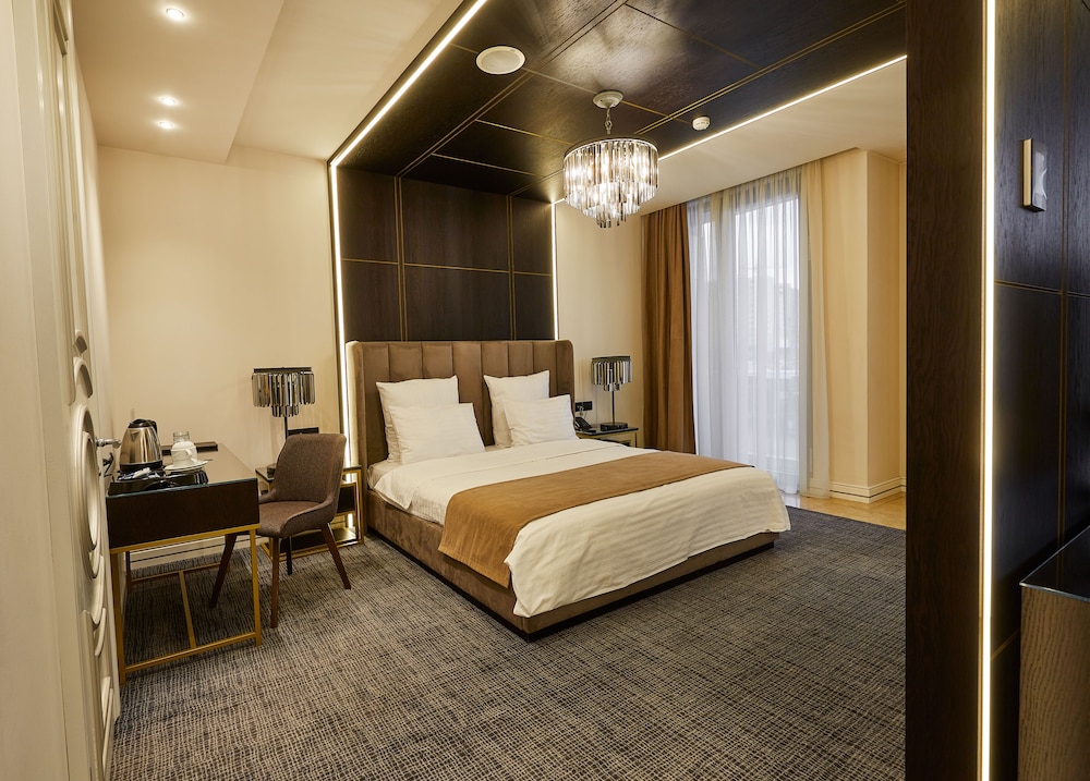 Aghababyan S Hotel 25/77