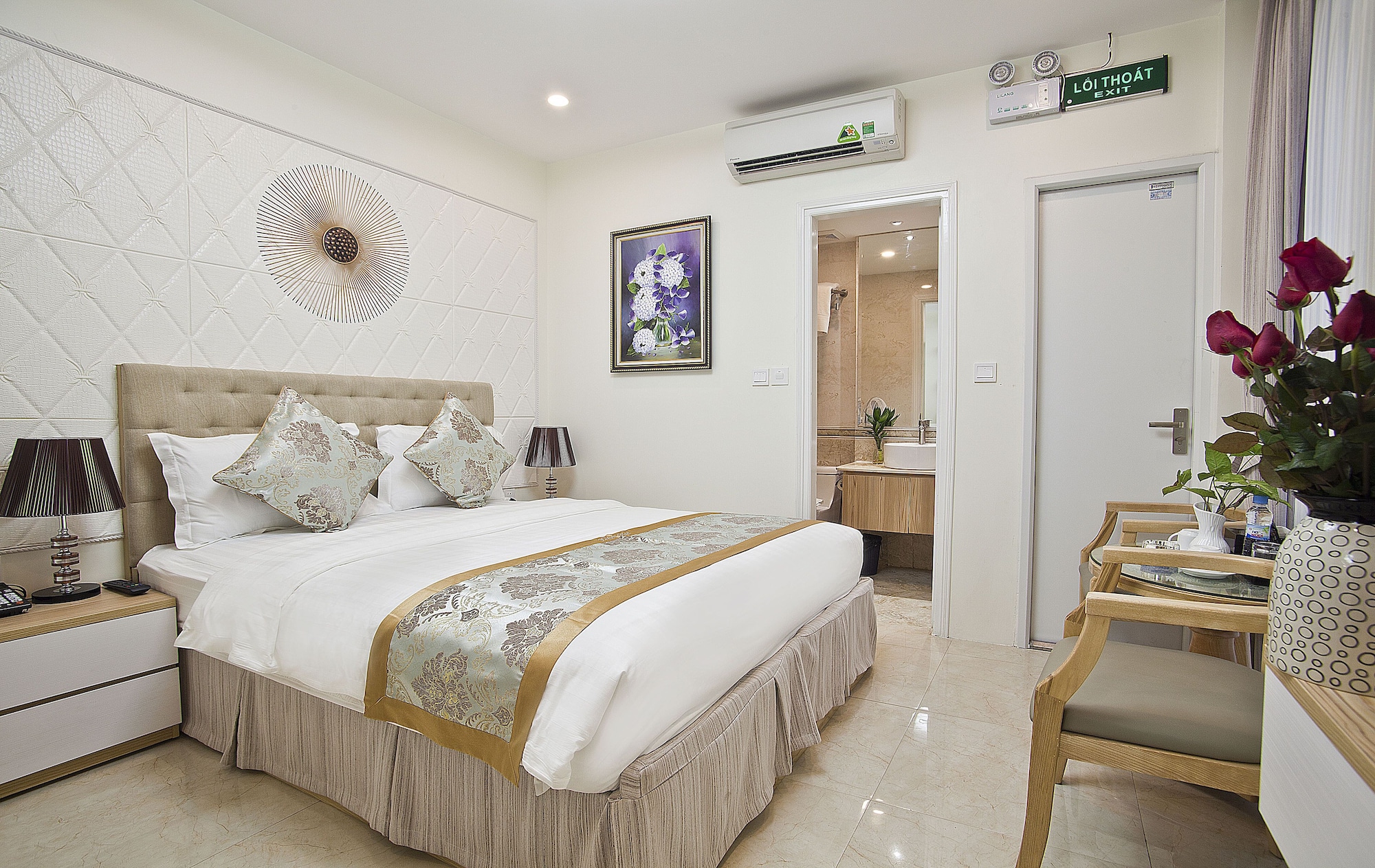 DELUXE, TWIN BEDS