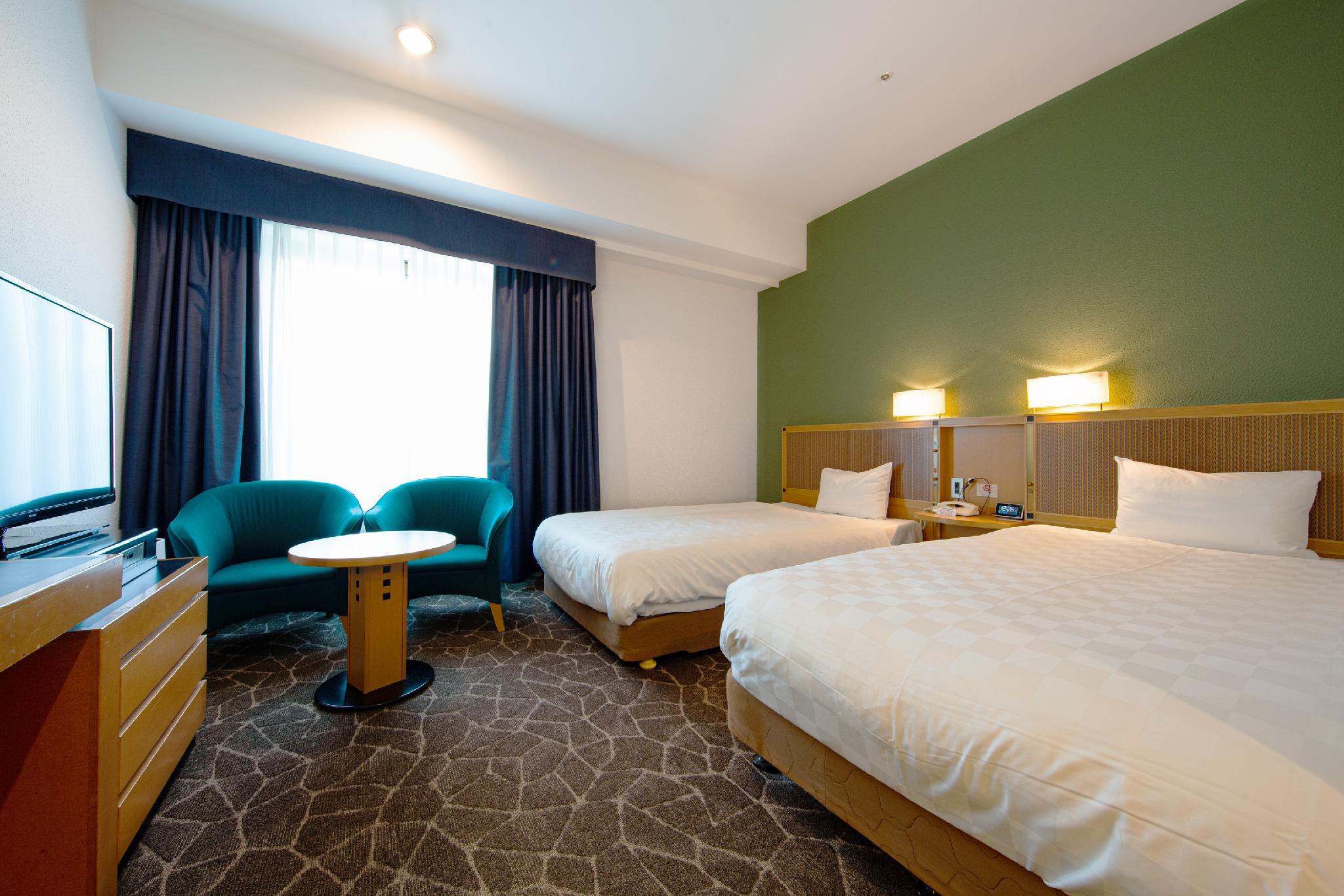 Deluxe, Twin Beds, Two Extra Beds