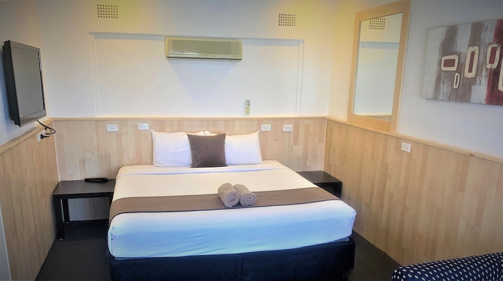 Country Comfort Cowra 10/44