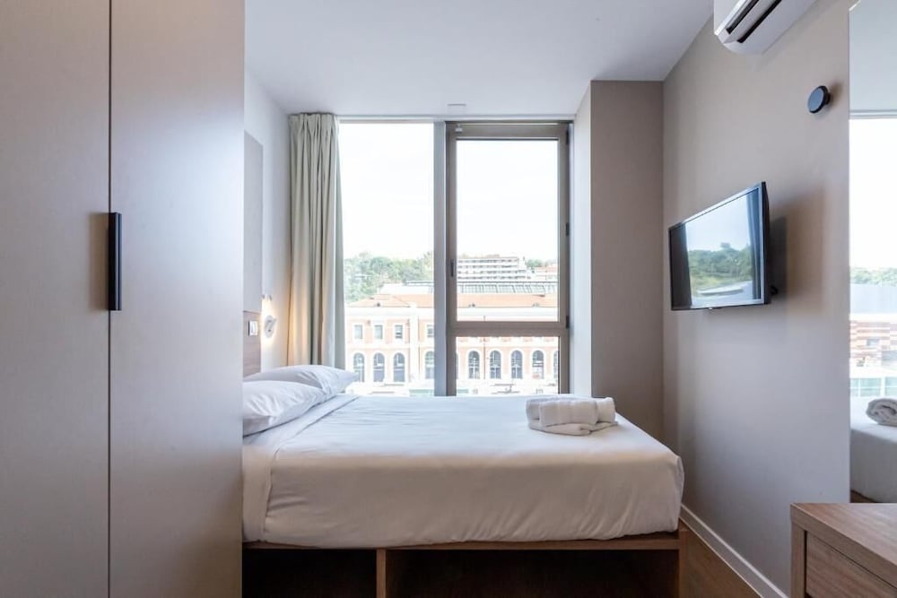 4 BEDROOMS, APARTMENT