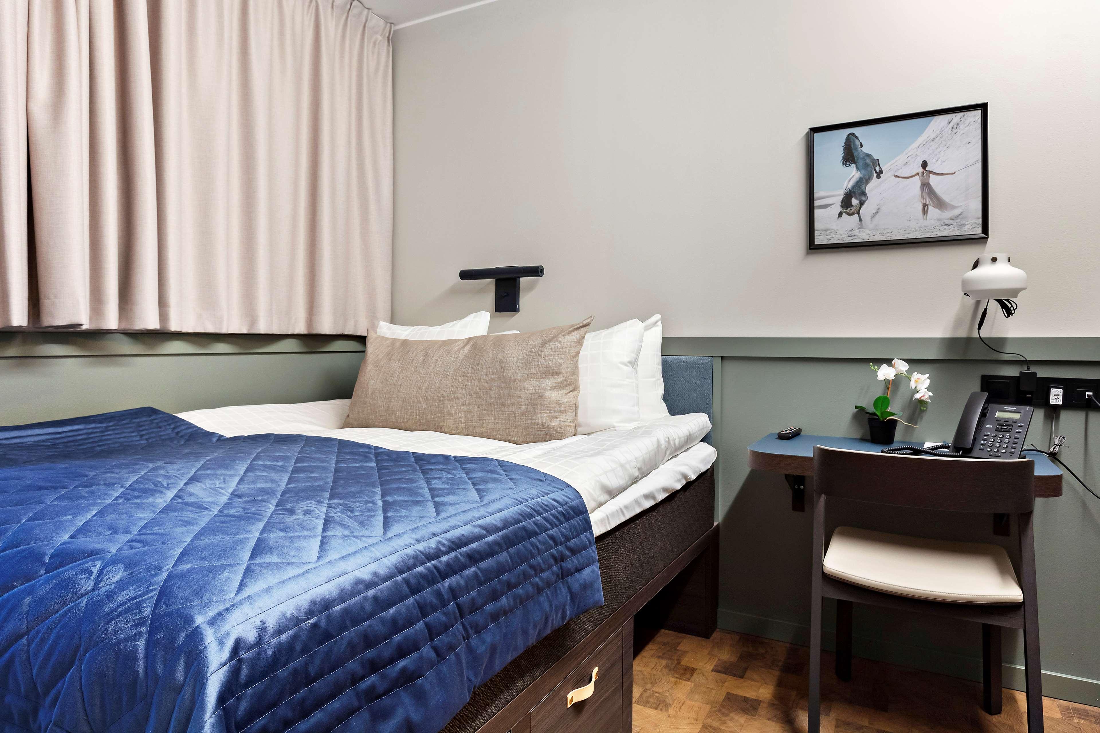 Inner, Queen Bed