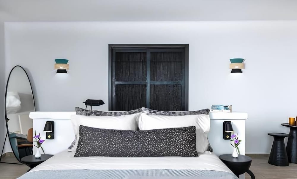 ATHERMI SUITES 13/74