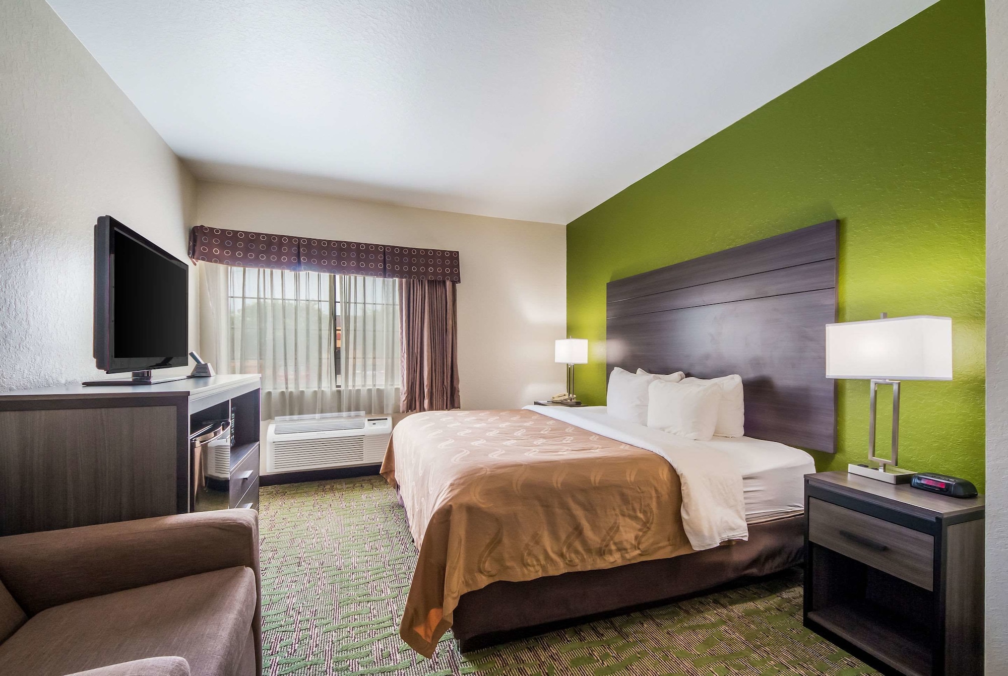 SUITE, KING BED