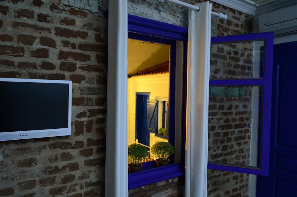 Cunda Mavi Otel 15/28