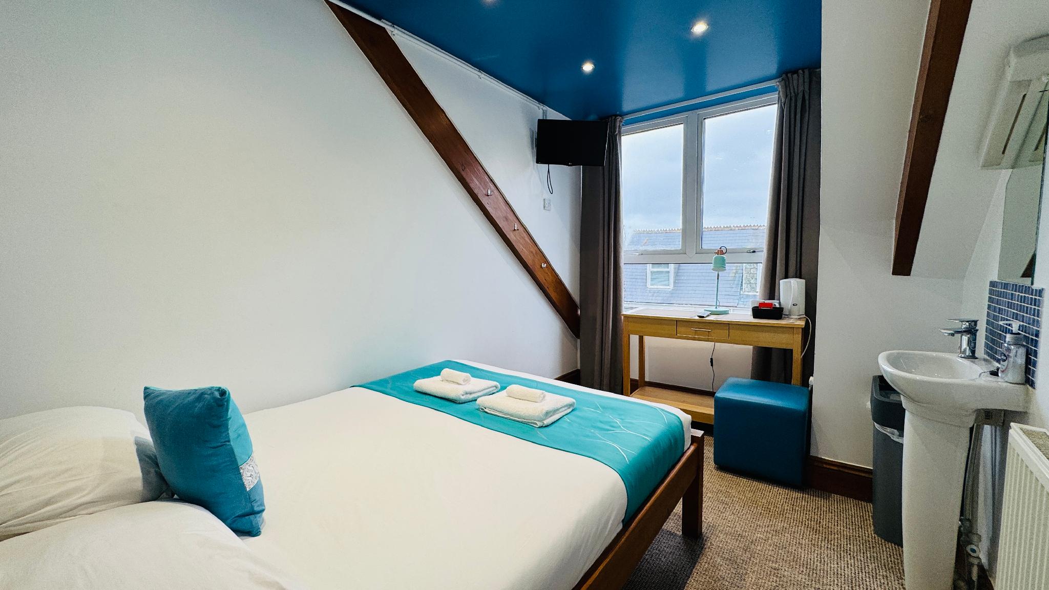 Budget, Double Bed, Shared Bathroom