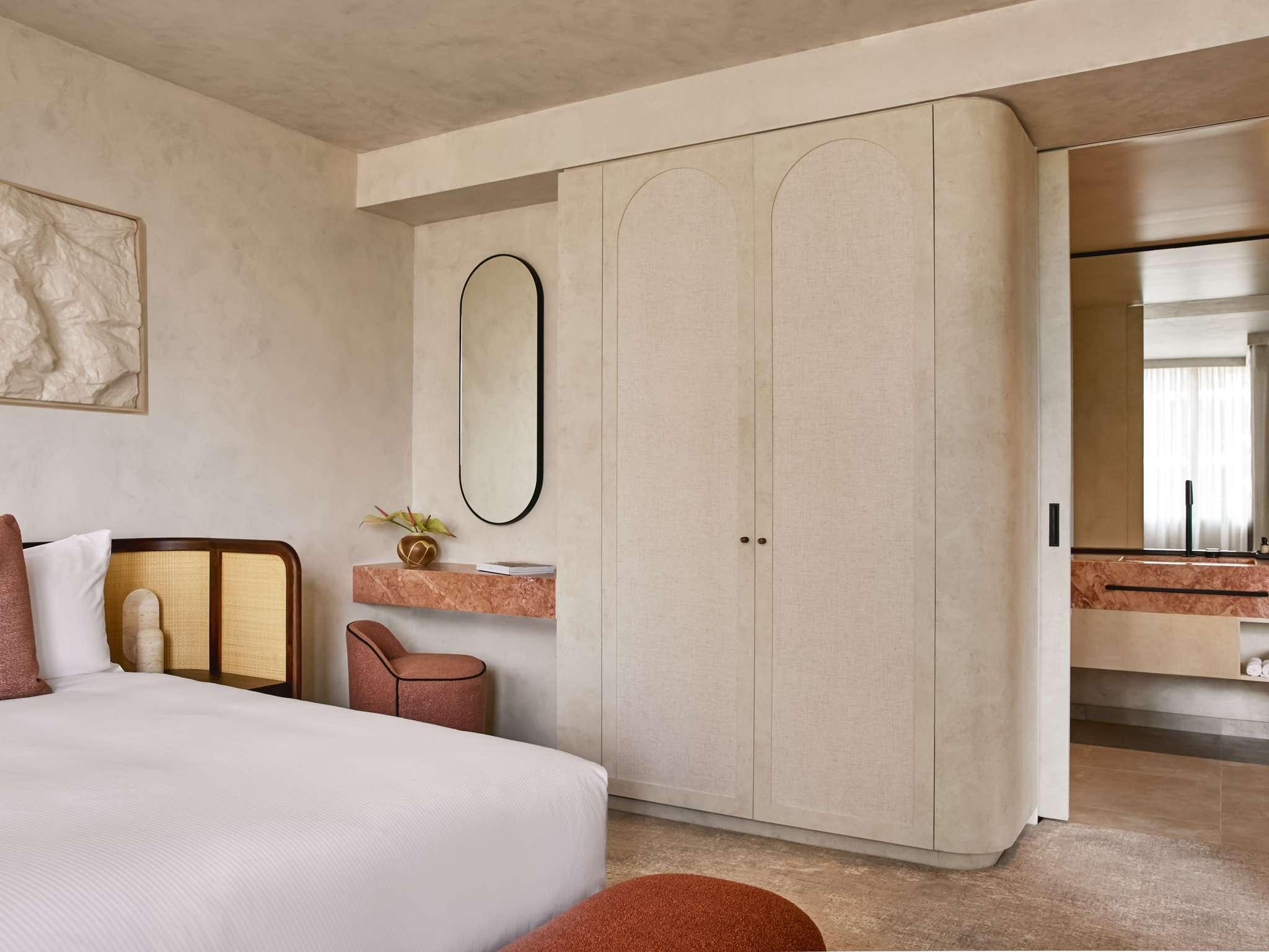 Suite, Double Bed, Burj Hill View