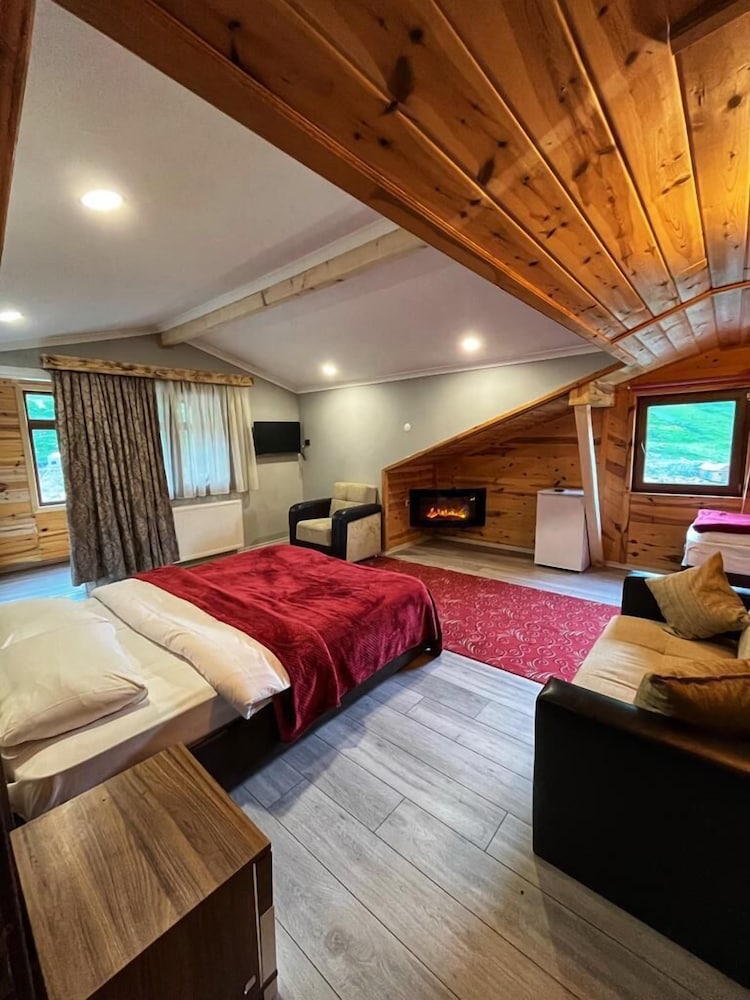 Yedigoller Hotel & Restaurant 10/47