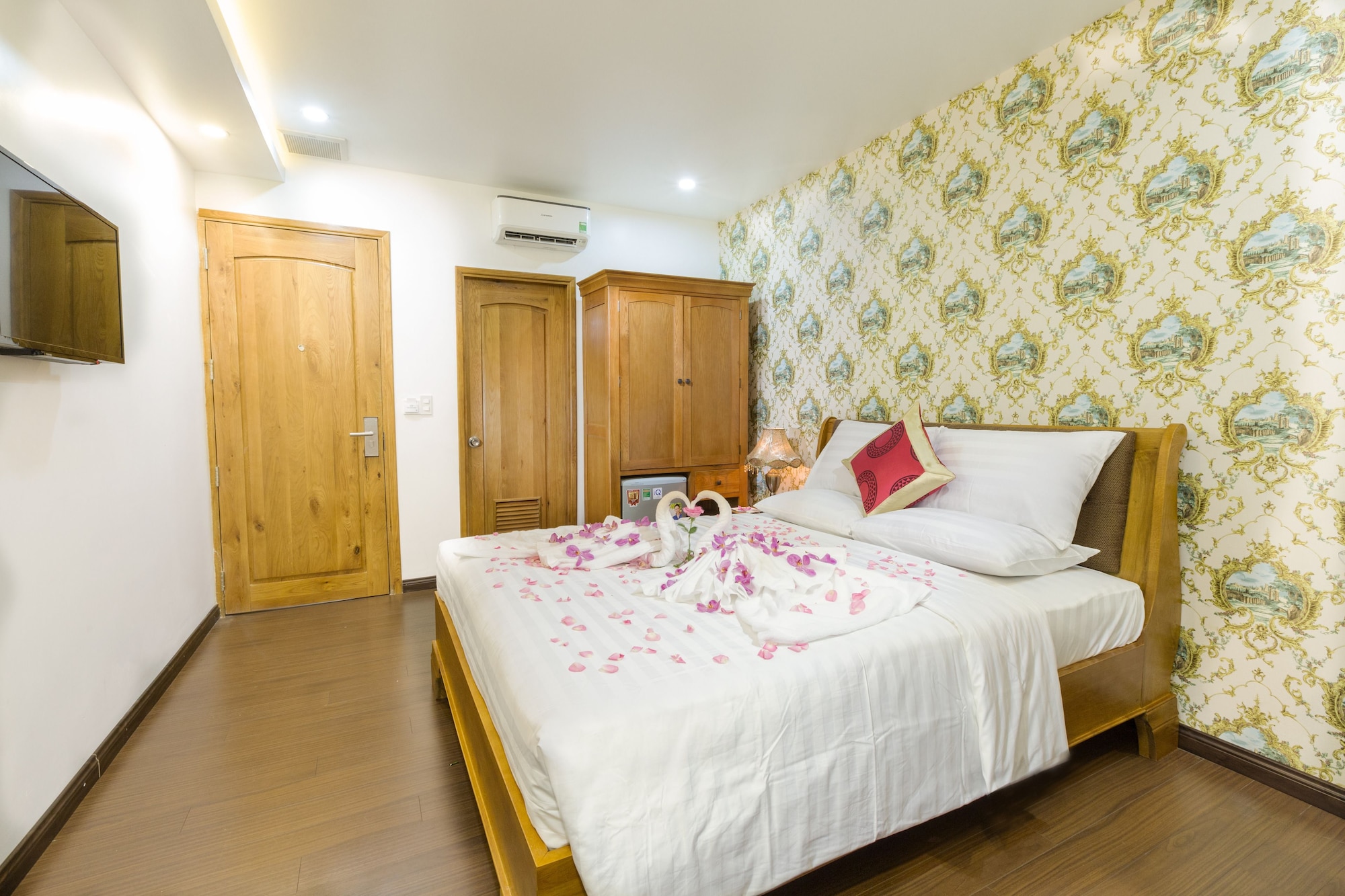 SUPERIOR, DOUBLE BED