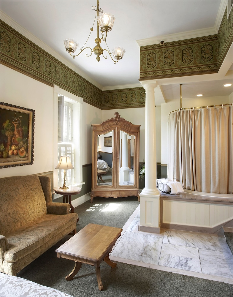 Washington House Inn 50/70