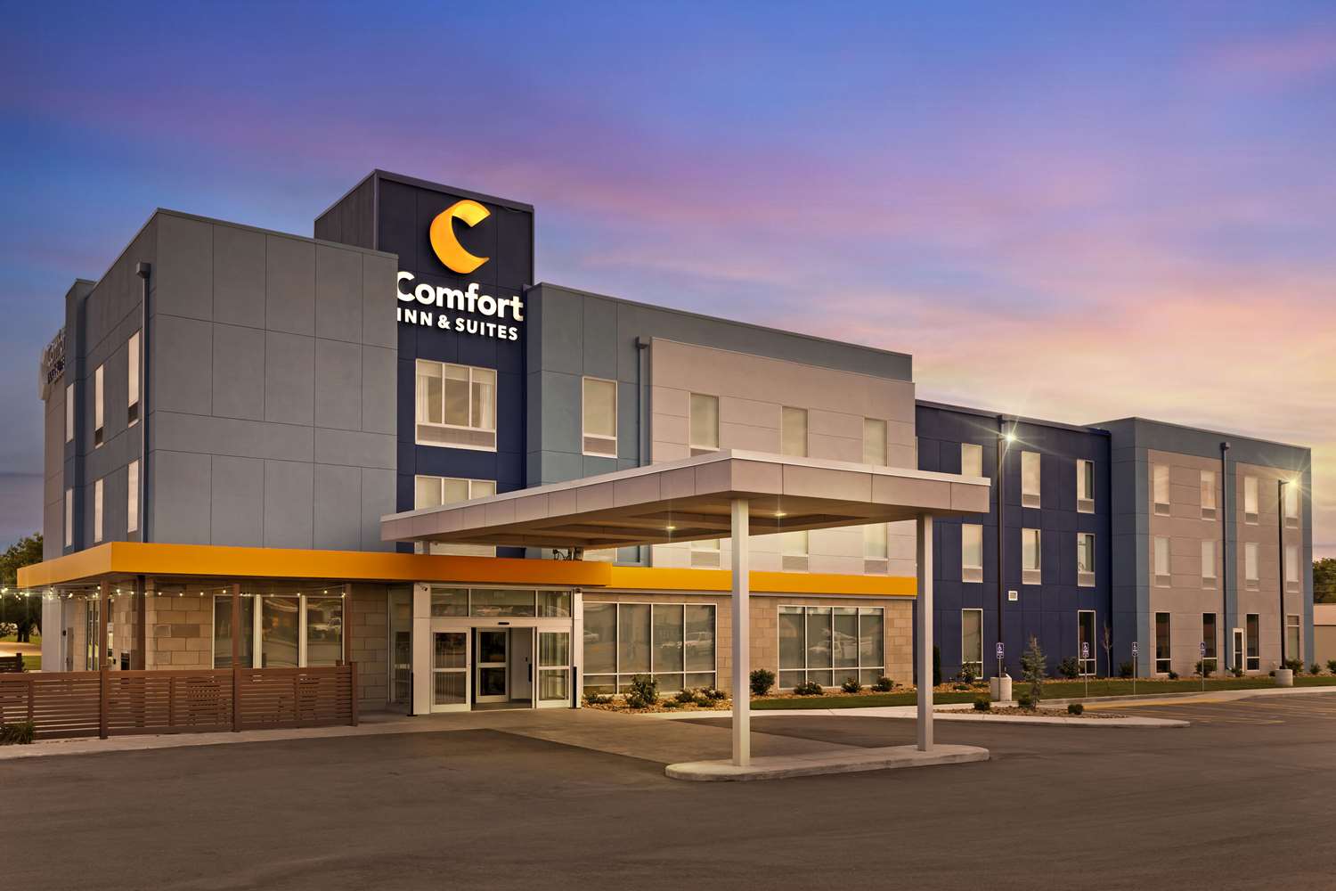 Comfort Inn & Suites Mountain Grove US-60 2/26