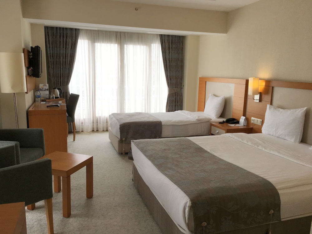 Mercia Hotels Resorts 20/52