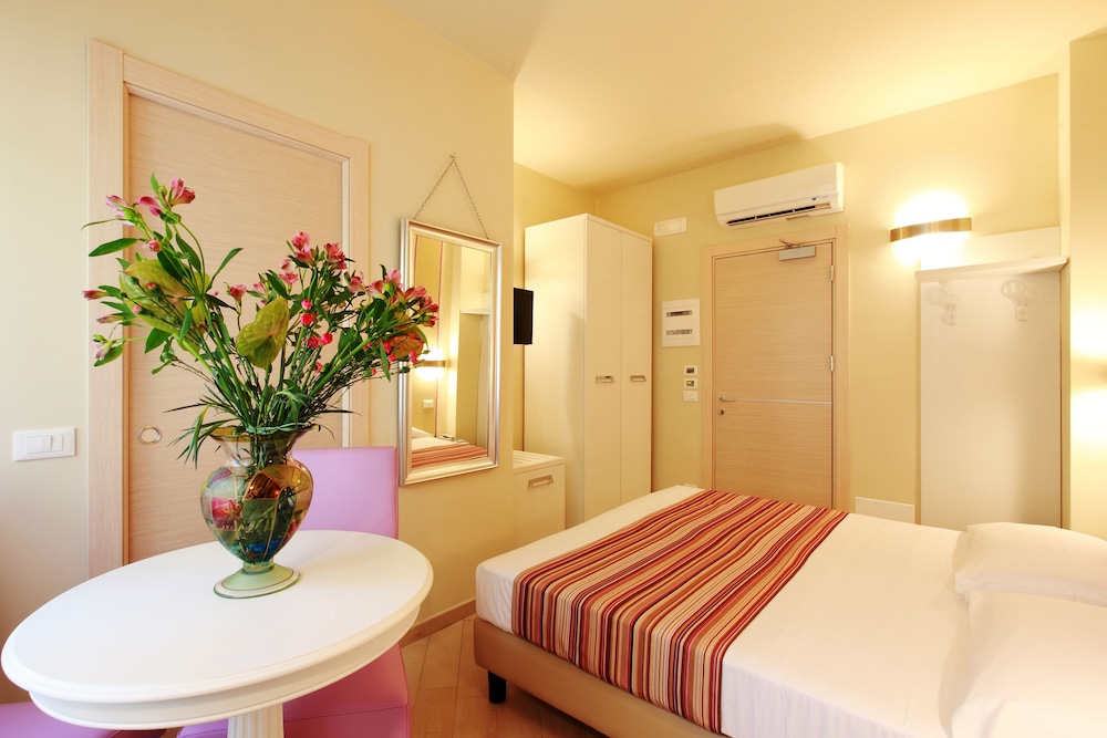 Hotel Souvenir 28/50