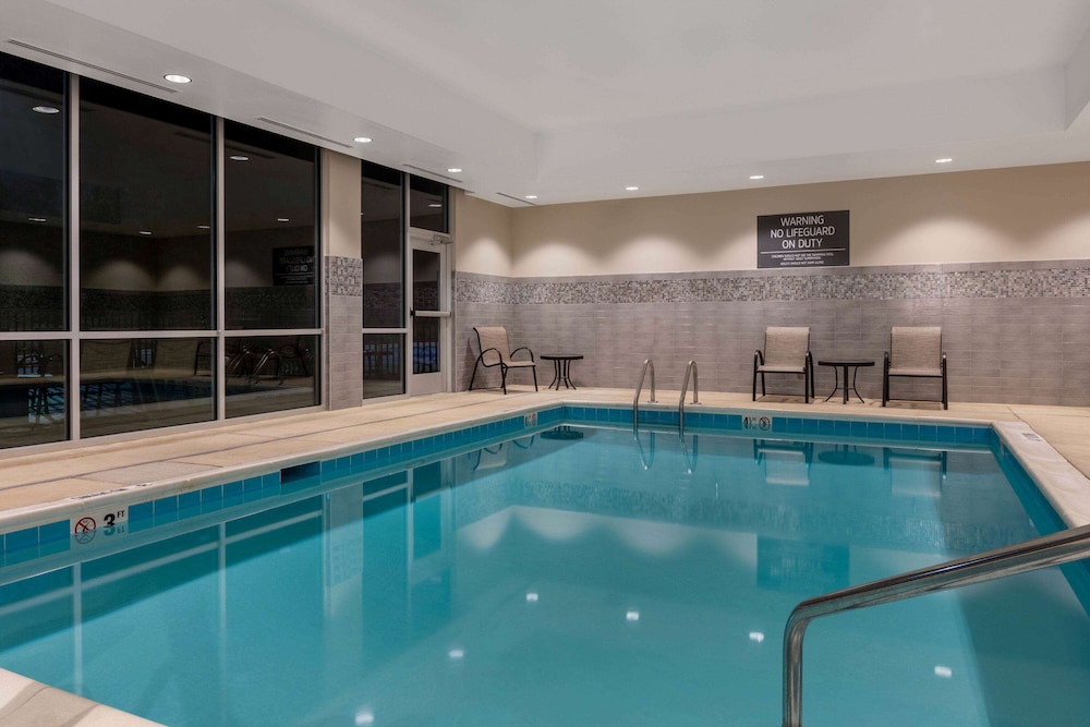 La Quinta Inn & Suites by Wyndham Greensboro Arpt High Point 27/52