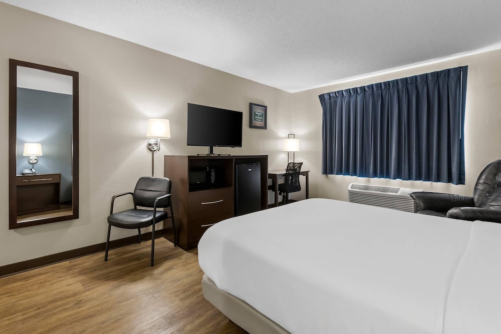 Senior, Queen Bed, Accessible