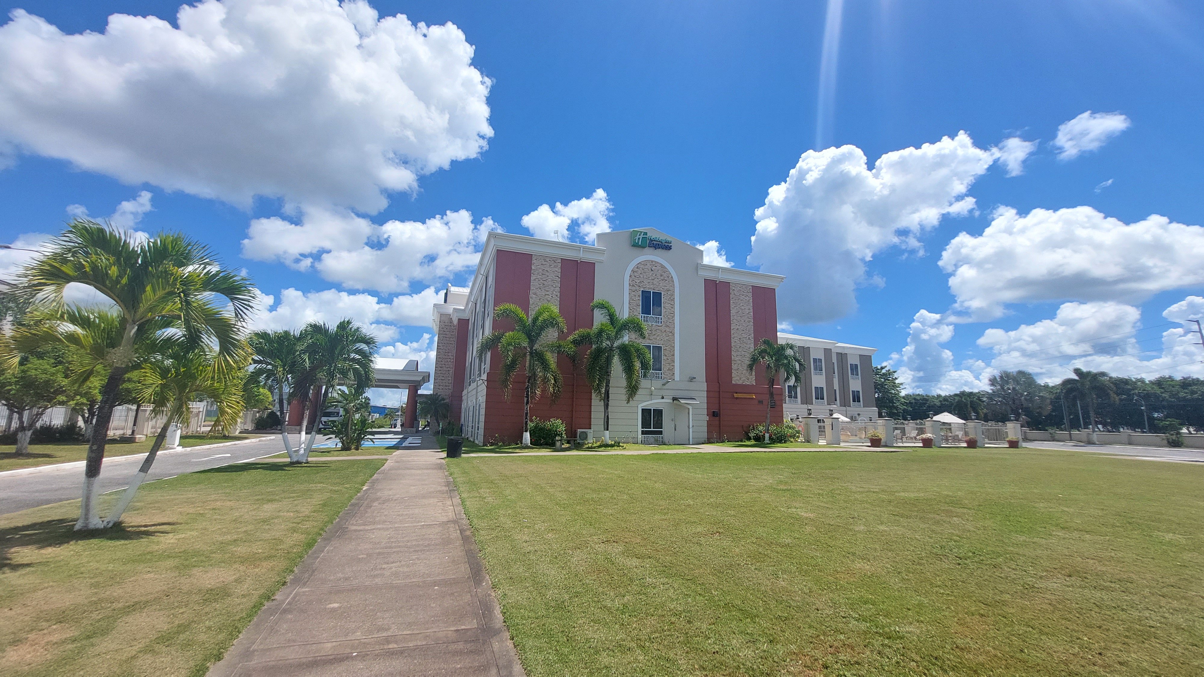 Holiday Inn Express Hotel and Suites Trincity Trinidad Airport 31/34