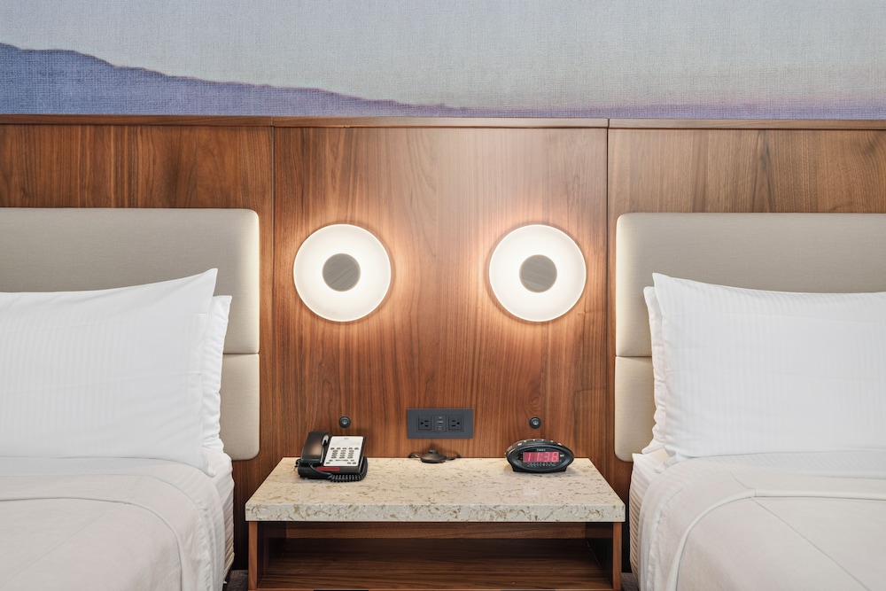 غرفة قياسية بسريرين كوين، Gateway Hotel Santa Monica 5/7