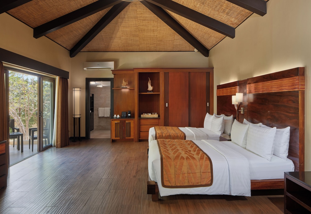 Hilltop, Bungalow, 2 Queen Beds