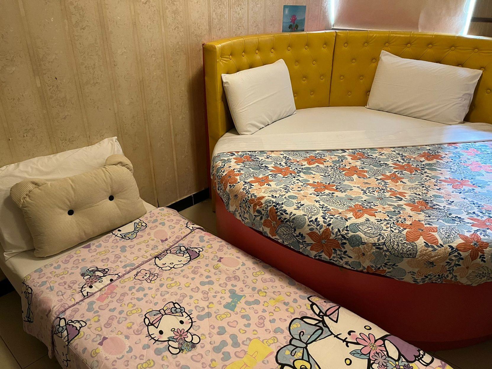 Sunshine Hotel 3/13