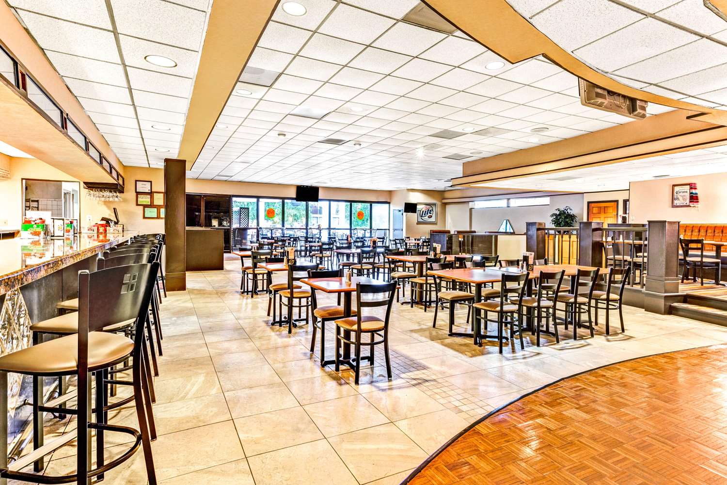Wyndham Garden Romulus Detroit Metro Airport 24/40