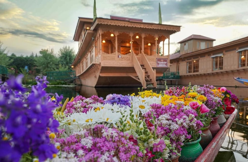 WelcomHeritage Gurkha Houseboats in SRINAGAR