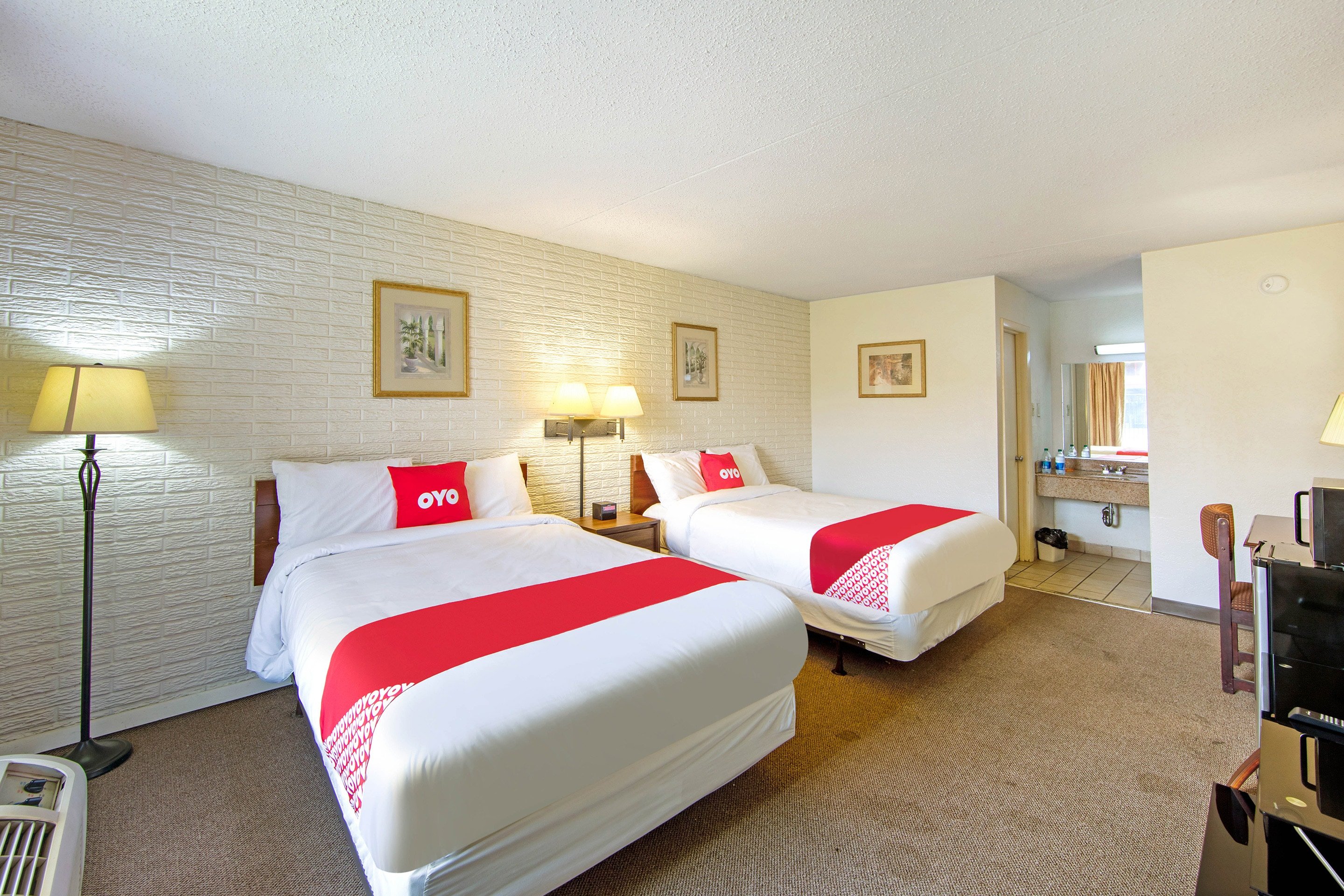 غرفة بسريرين كوين للمدخنين، OYO Hotel Doswell Kings Dominion 4/7