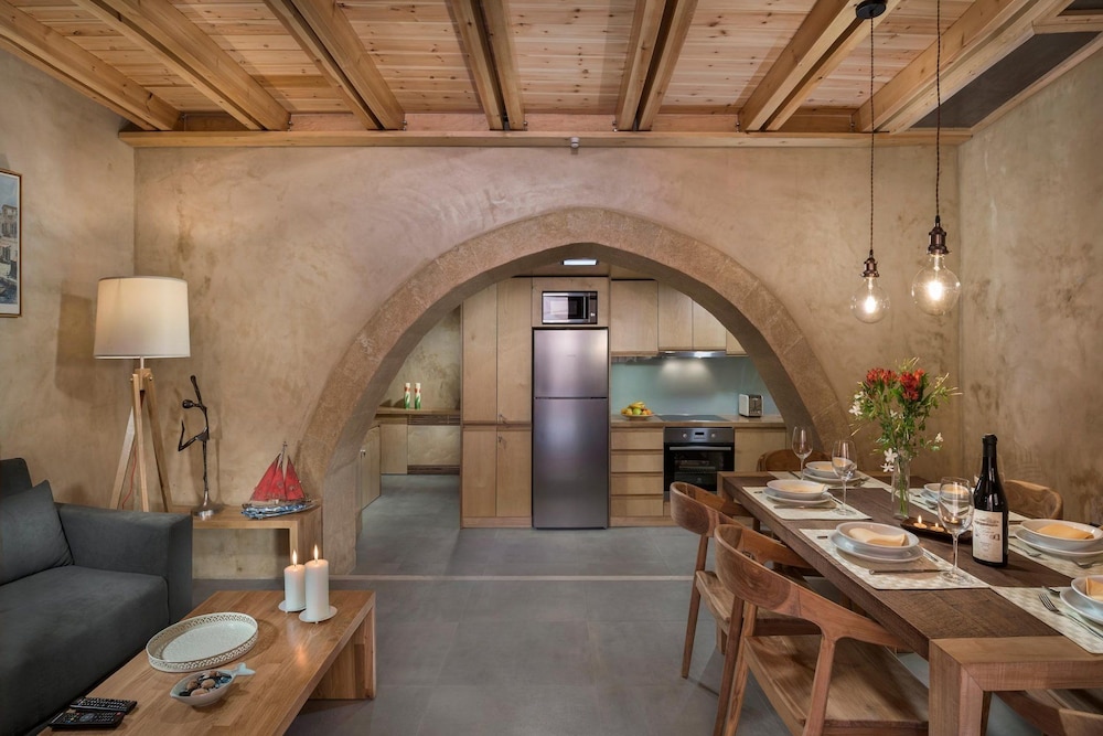 Neoria Houses 27/50