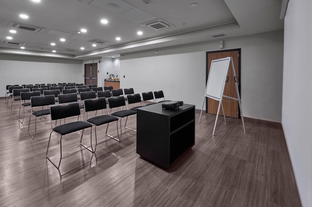 City Express by Marriott Monterrey Lindavista 49/51