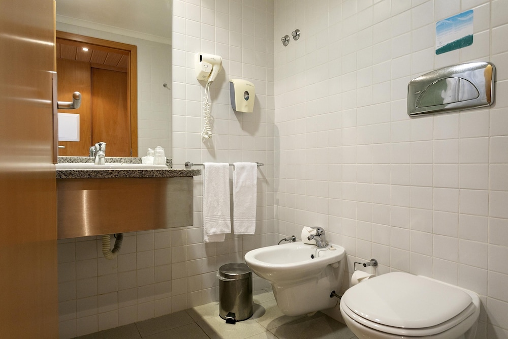 Antillia Hotel 52/127