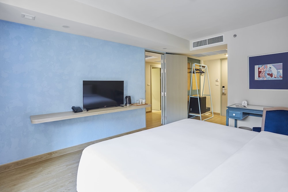 56 Surawong Hotel Bangkok 24/66