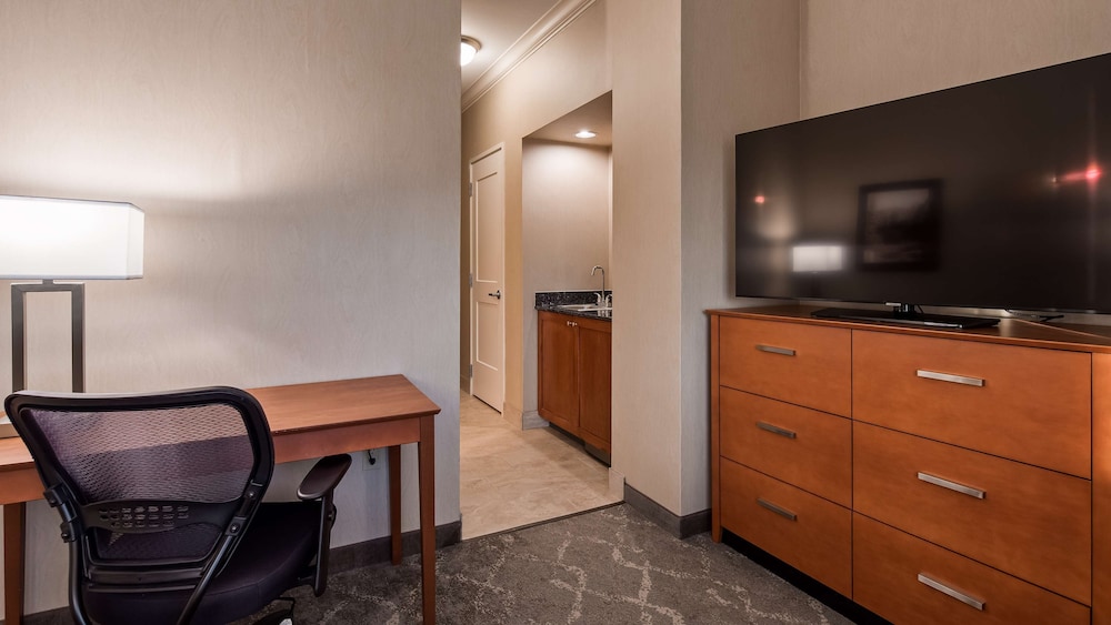 Best Western Plus Silver Saddle Inn 7/43