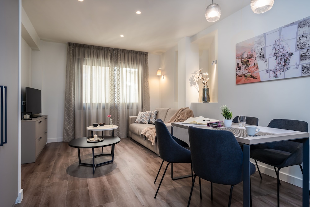 Urban Nest Suites and Apartments 44/75