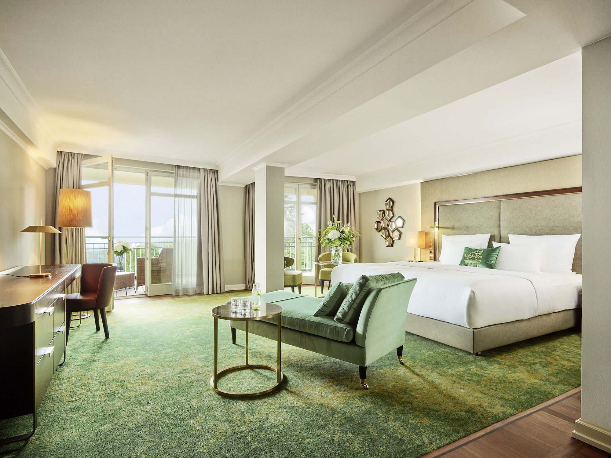Deluxe, King Bed, with View, Balcony
