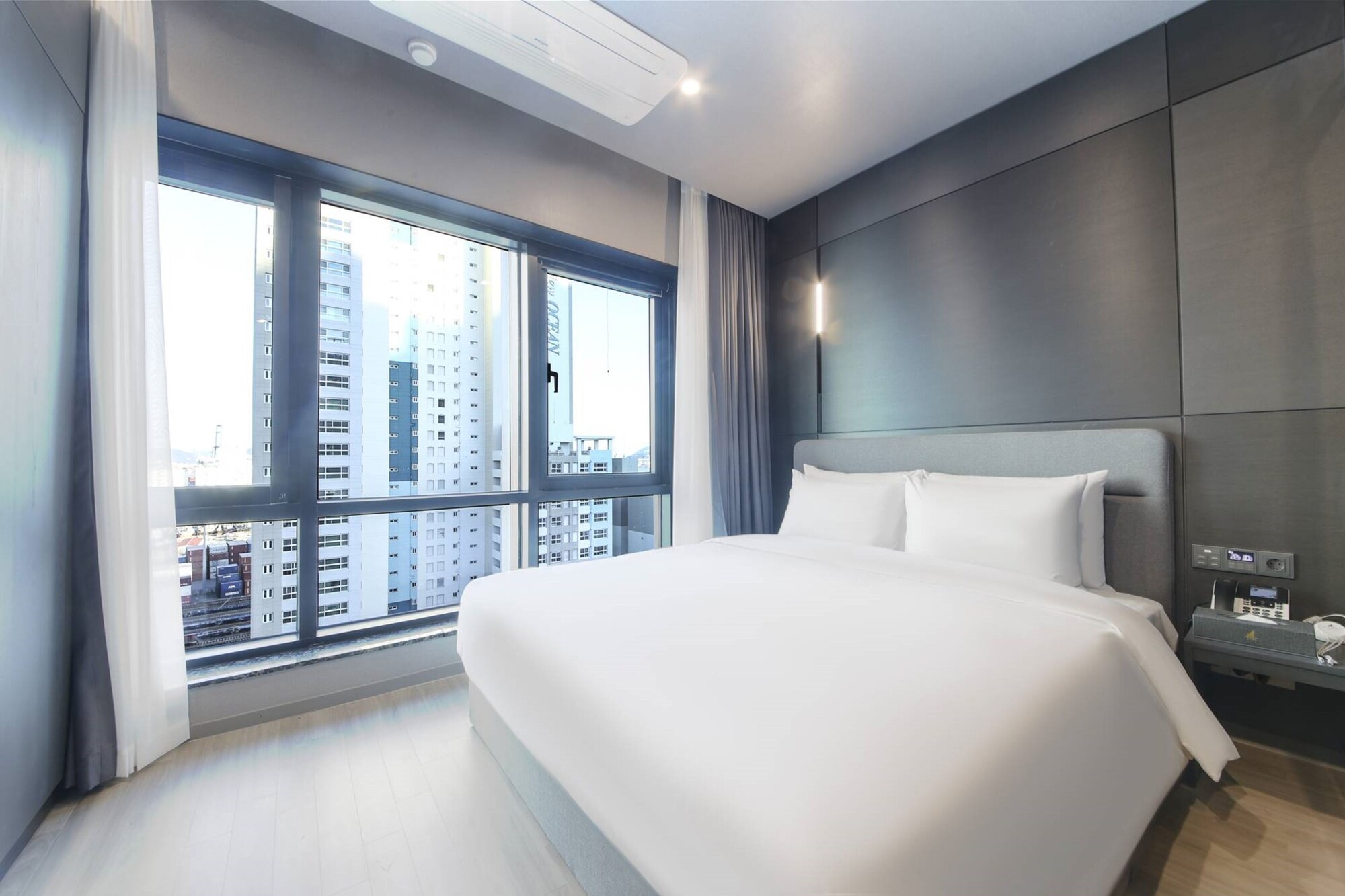 DELUXE, DOUBLE BED