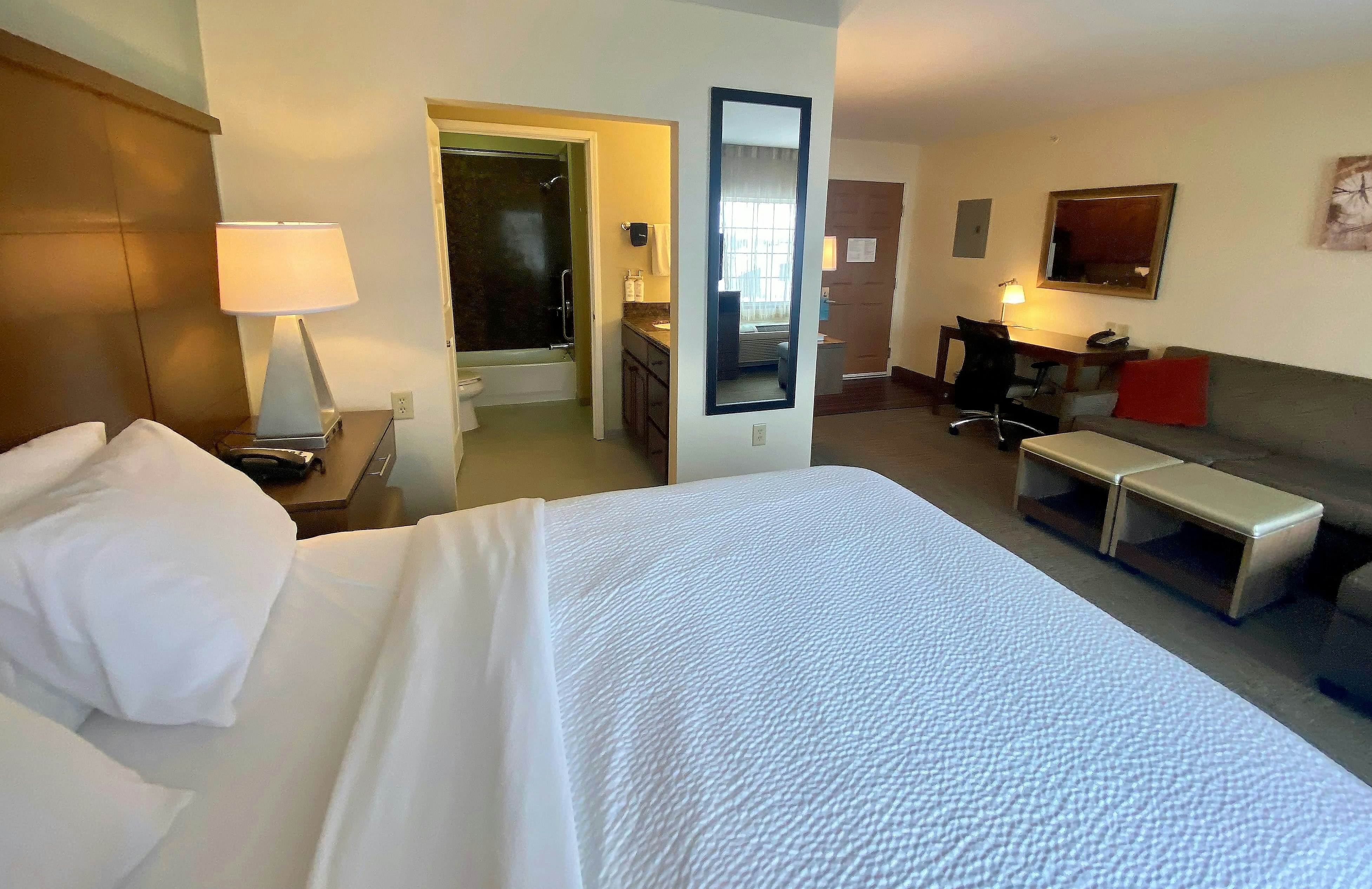 Studio, Suite, Queen Bed, Courtyard View