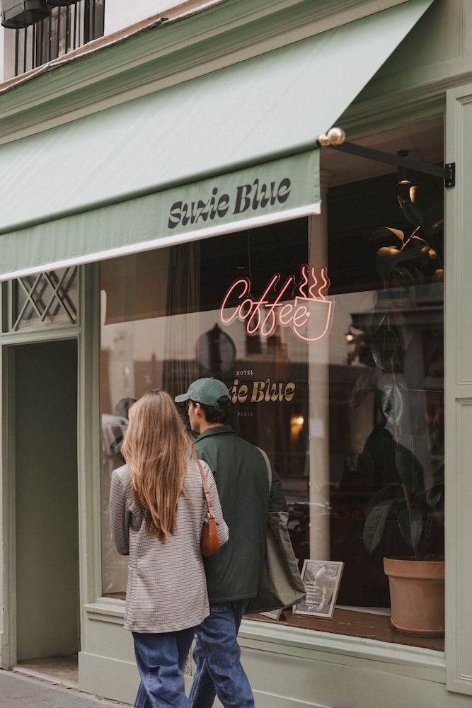 Hotel Suzie Blue 10/50