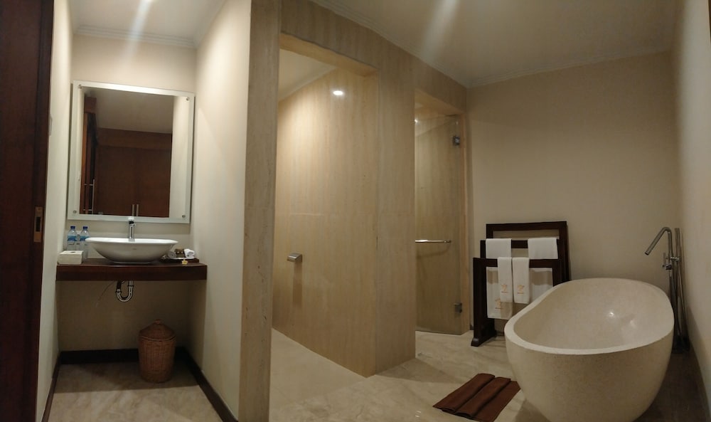 The Grand Villandra Resort 43/45