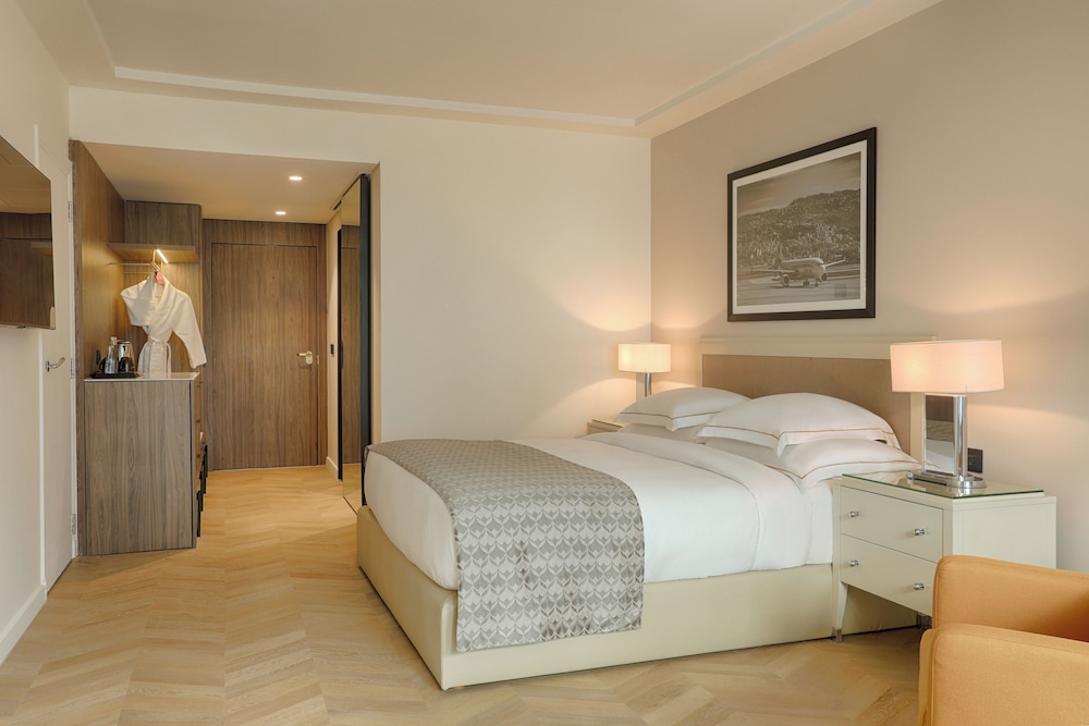 غرفة تنفيذية بسرير كينج، Movenpick Hotel Beirut 7/10