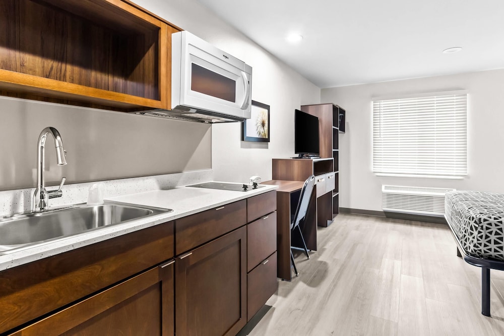WoodSpring Suites South Houston Hobby 48/48