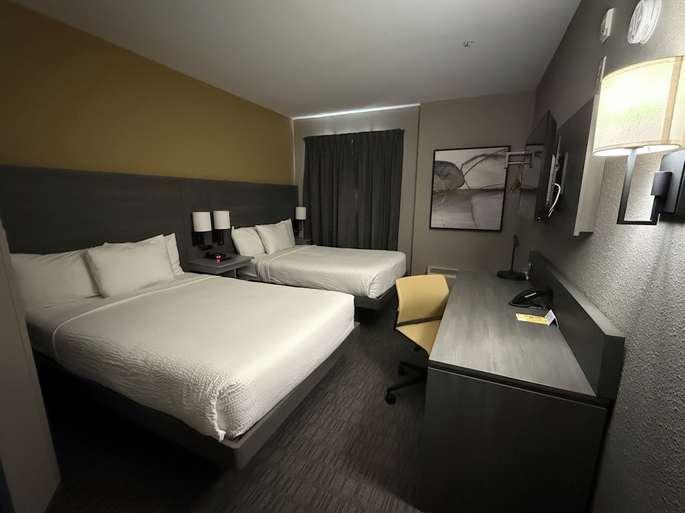 Days Inn by Wyndham Stony Plain 12/44