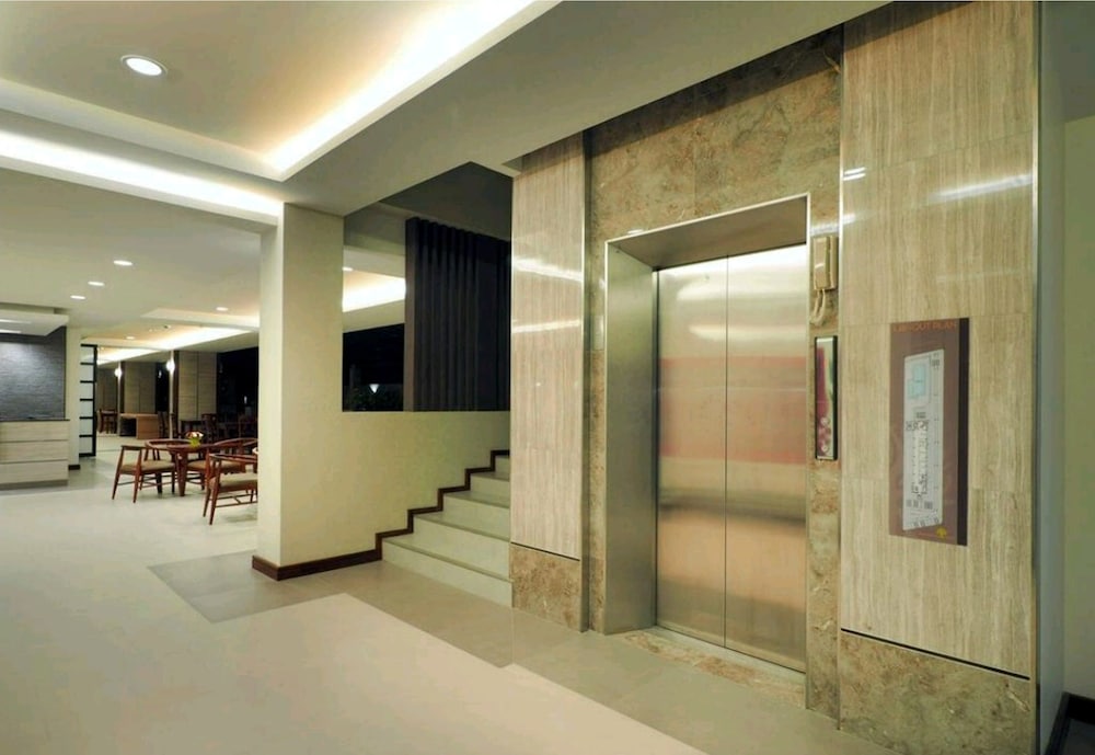 The Mangrove Hotel 24/51