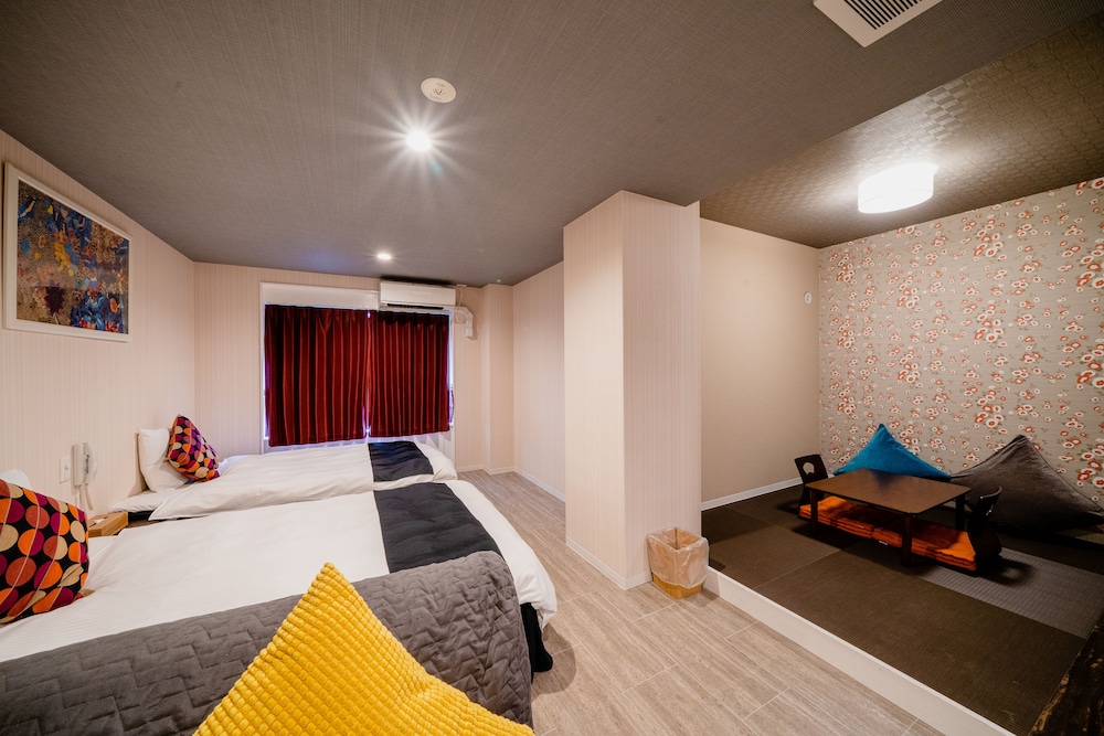 Pagoda Hotel (Ex. Cube Hotel) 34/64
