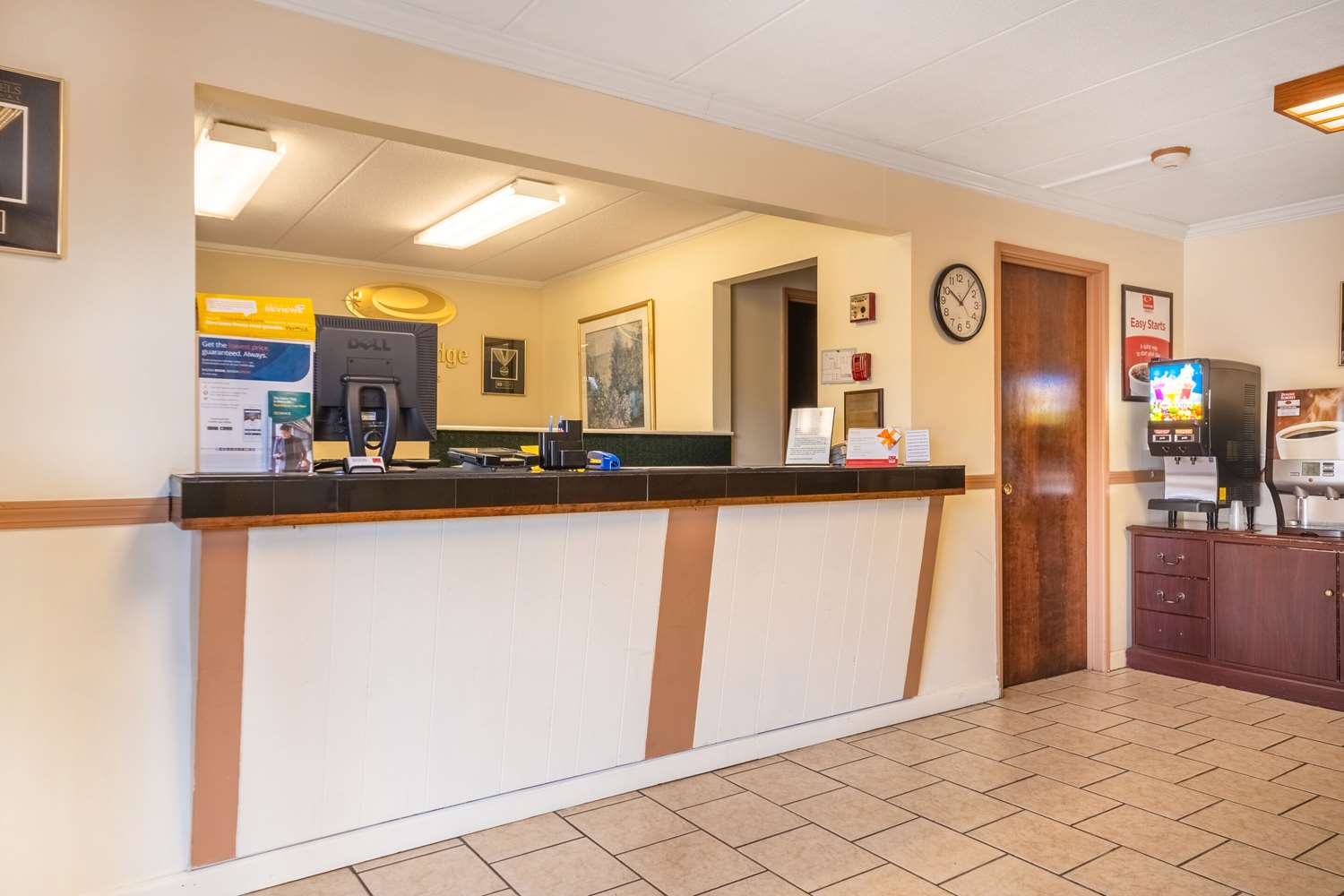Econo Lodge Inn & Suites Windsor Locks Bradley Airport 6/25