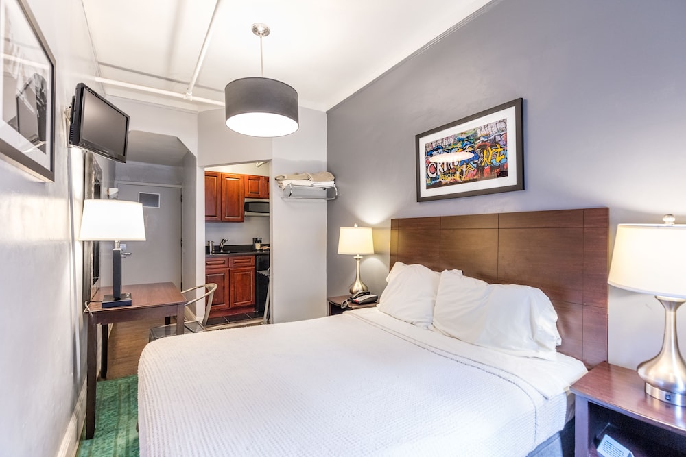 HOTEL 309 17/50