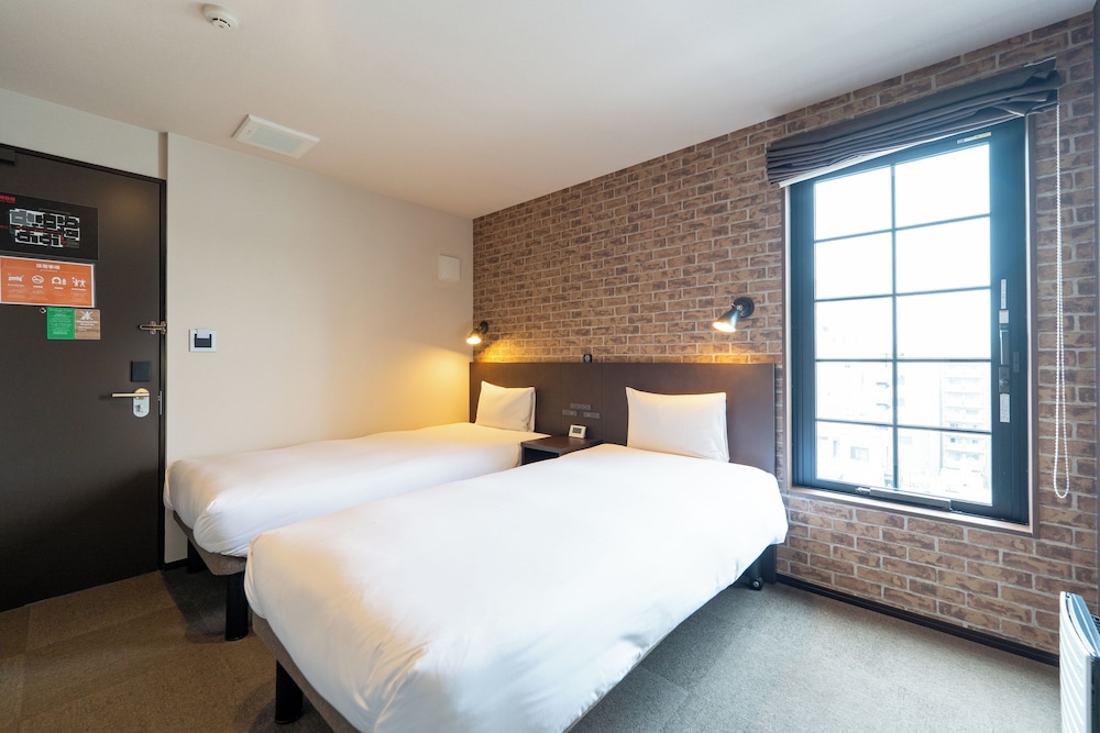 SKY, TREE, TWIN BEDS, WITH VIEW