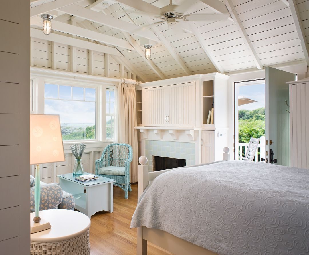 BEACH, COTTAGE