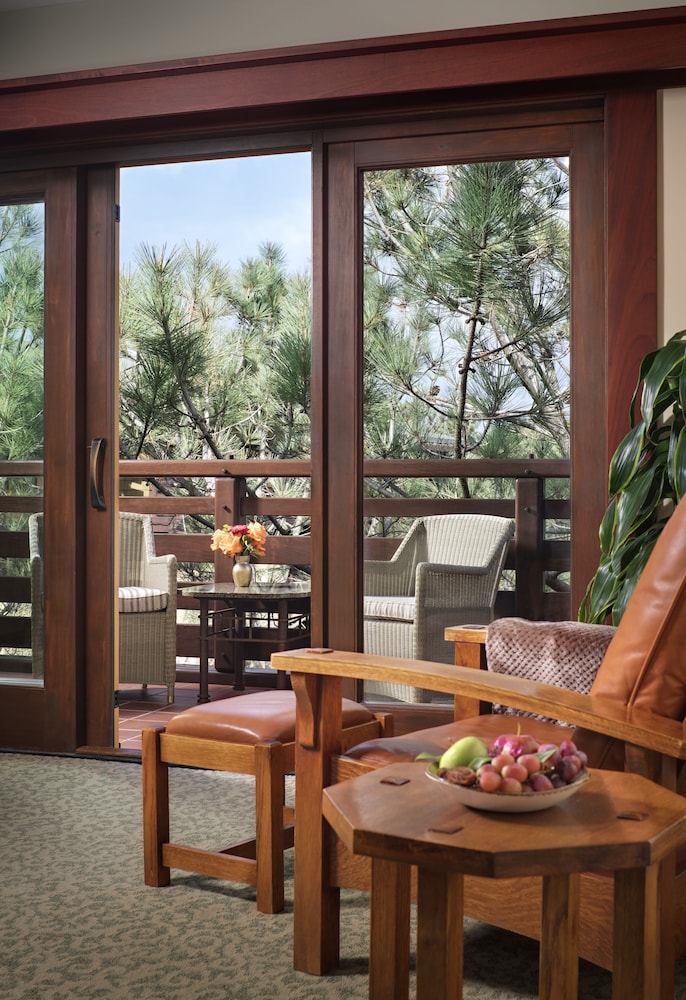 Lodge At Torrey Pines 52/80