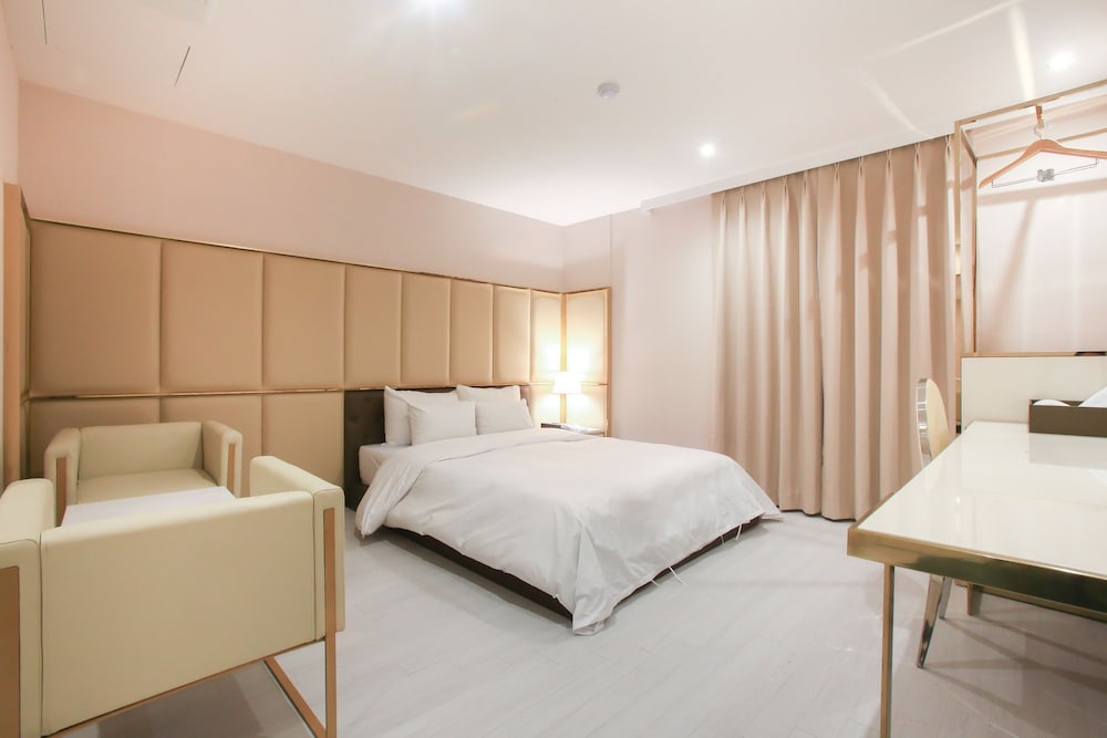 SUPERIOR, DOUBLE BED